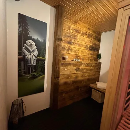 Eulenschlupf Wellnesswohnung Schwarzwald Mit Sauna, Homekino & Hot Tub Nahe Schweiz Fuer Paare